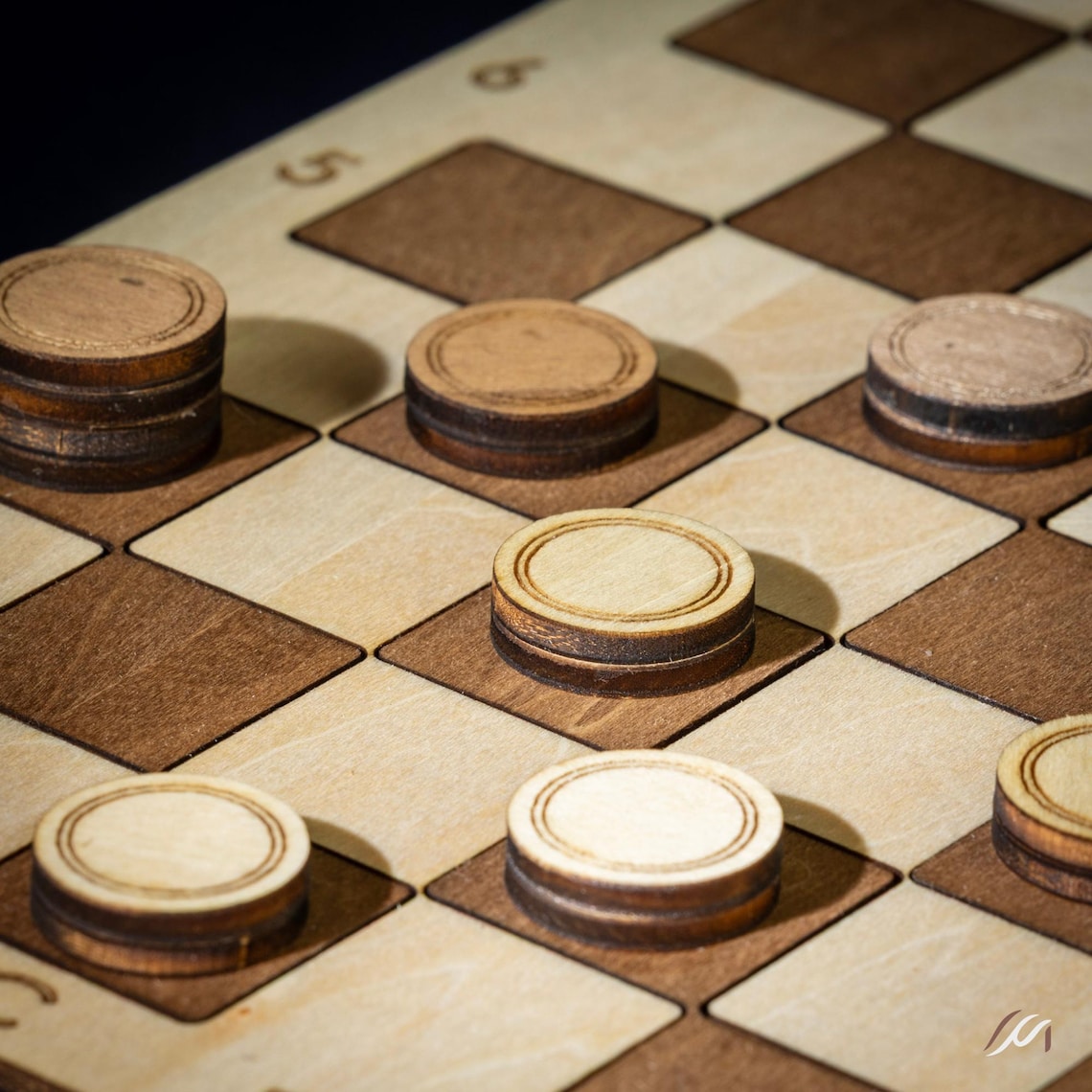 Jeu d’échecs en bois artisanal avec tiroirs – Jeu dames inclus – Échiquier compact 22 cm