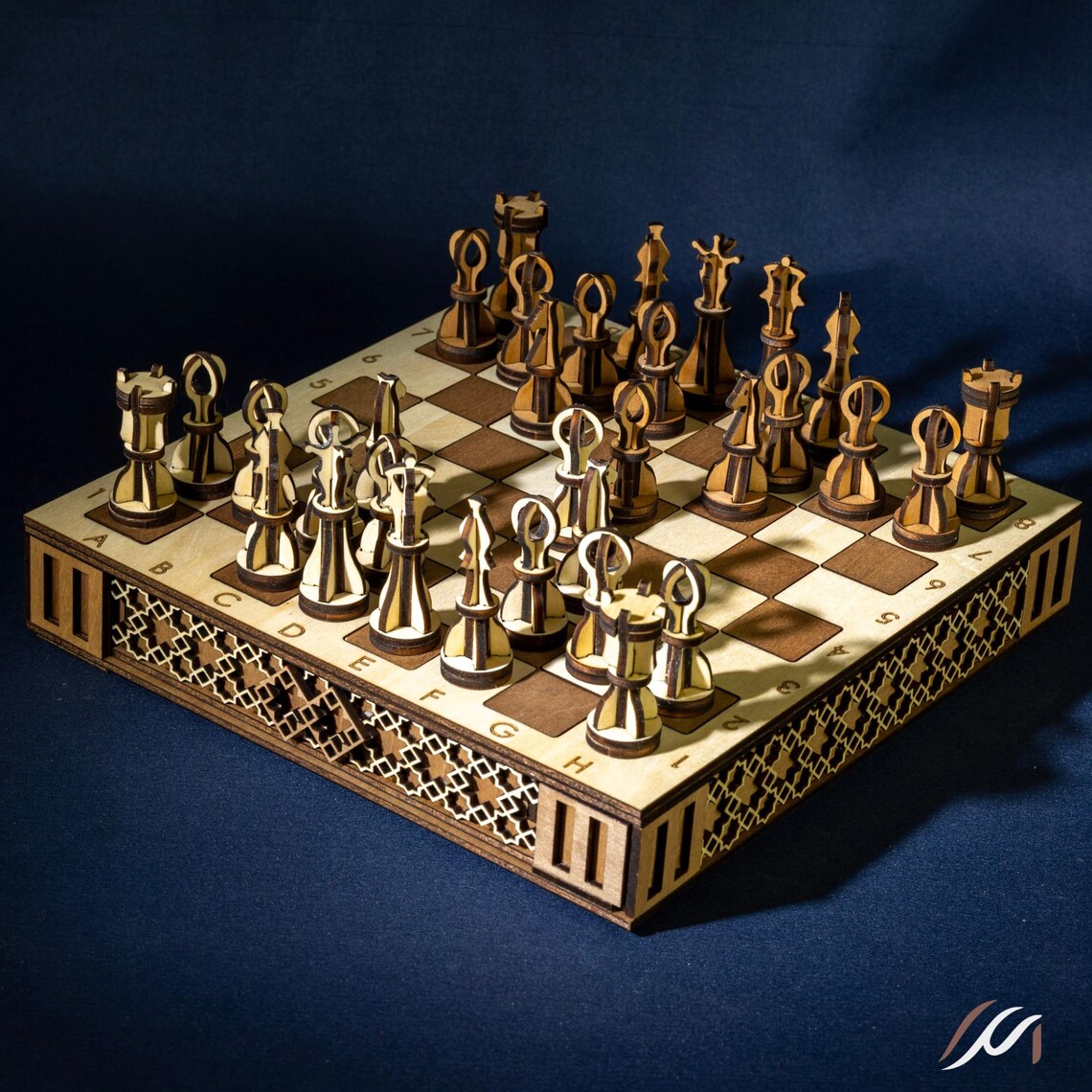 Jeu d’échecs en bois artisanal avec tiroirs – Jeu dames inclus – Échiquier compact 22 cm
