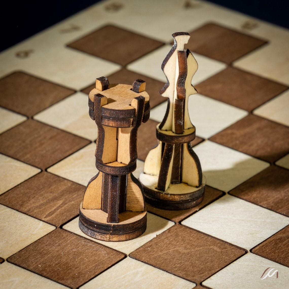 Jeu d’échecs en bois artisanal avec tiroirs – Jeu dames inclus – Échiquier compact 22 cm