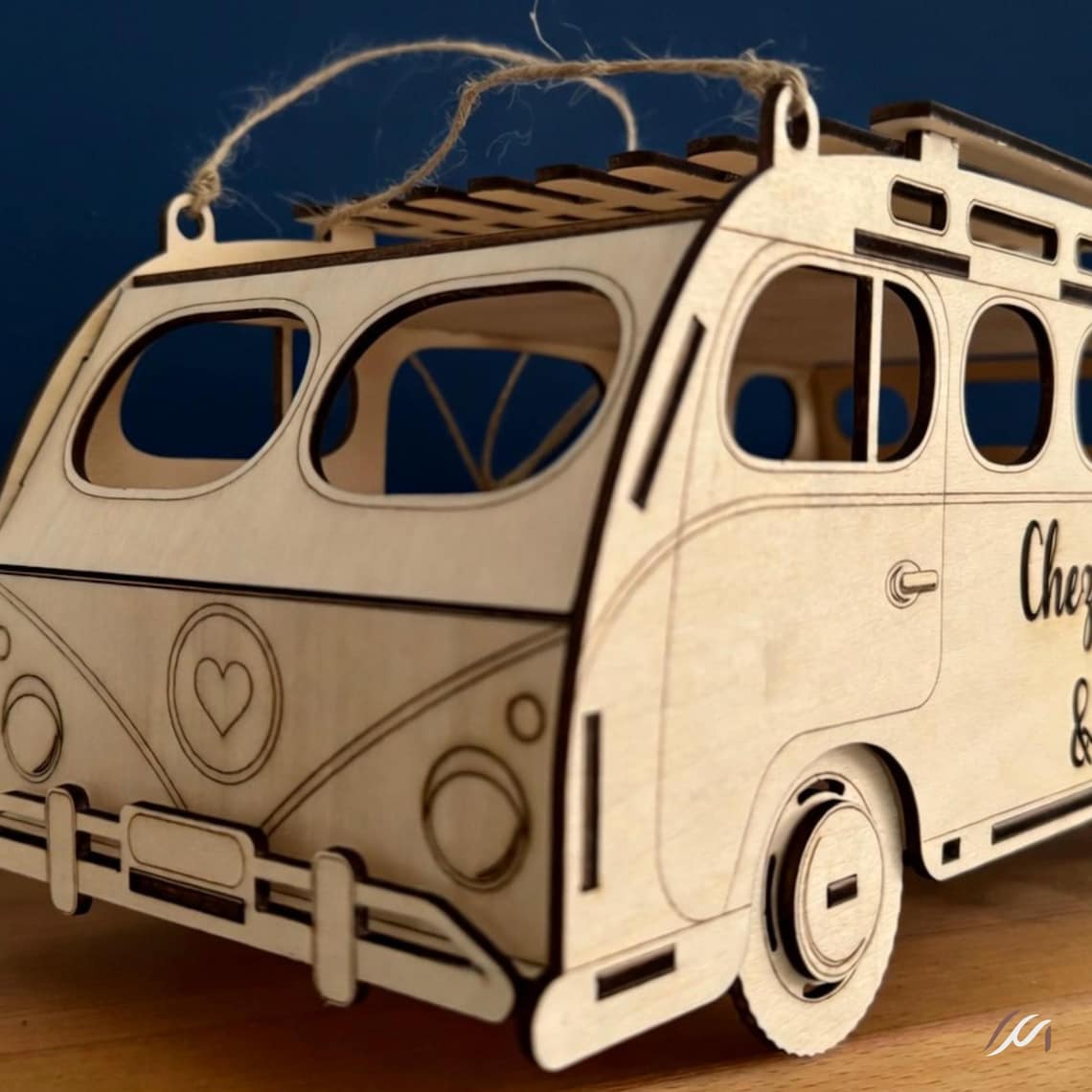 Nichoir suspendu camping-car personnalisé en bois