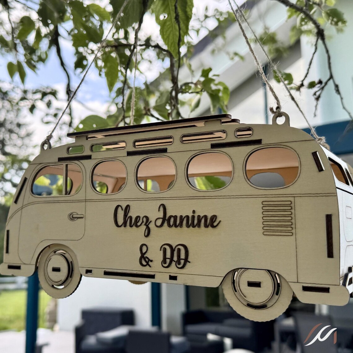 Nichoir suspendu camping-car personnalisé en bois