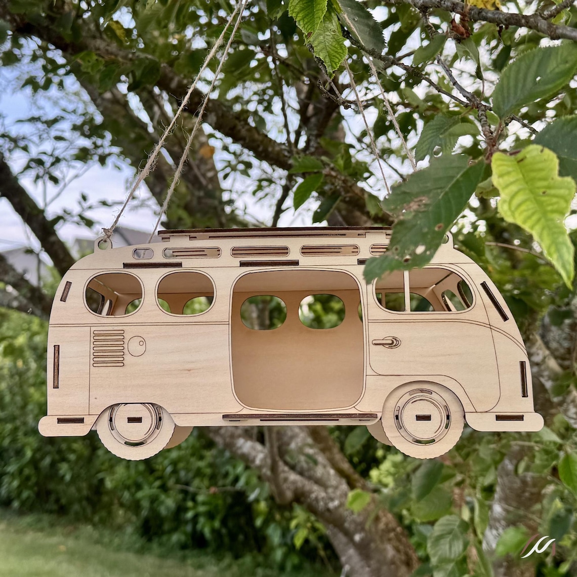 Nichoir suspendu camping-car personnalisé en bois