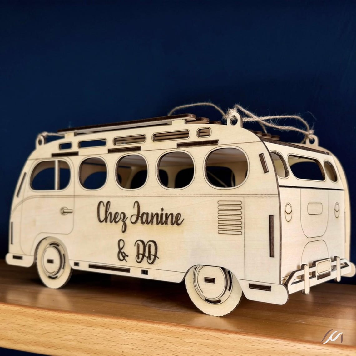 Nichoir suspendu camping-car personnalisé en bois